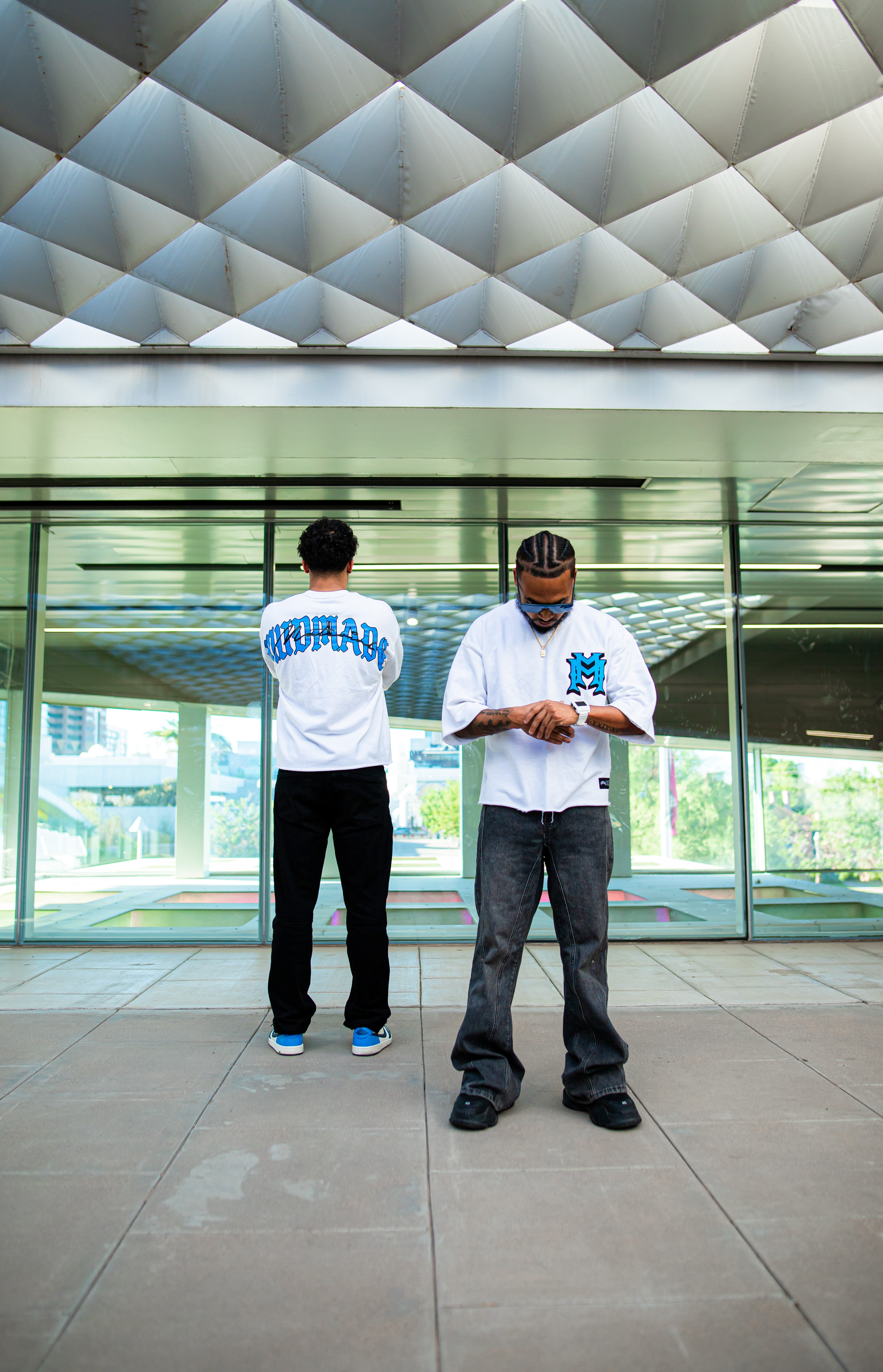 White/blue color embroidered double M drop shoulder tee