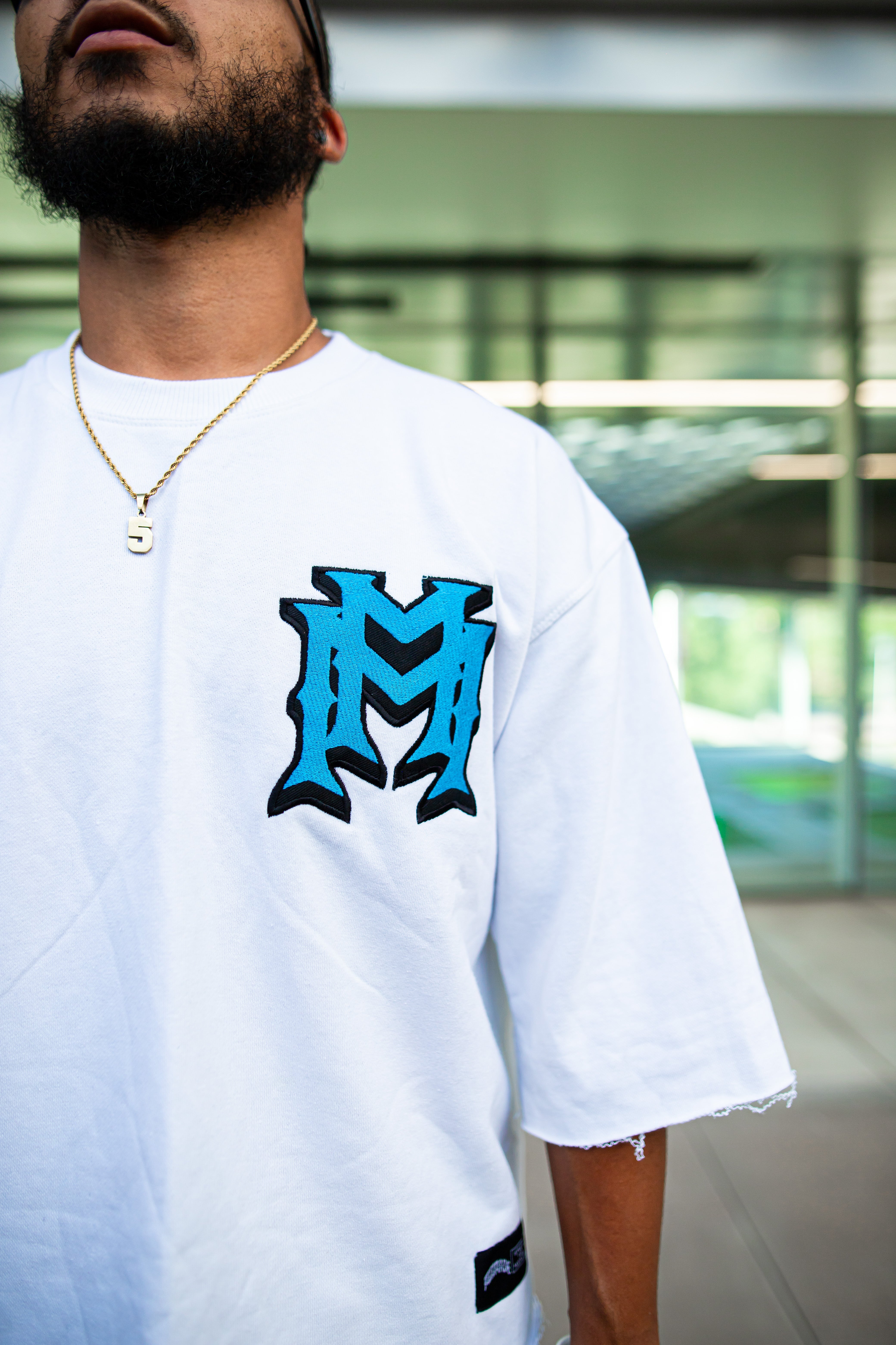 White/blue color embroidered double M drop shoulder tee