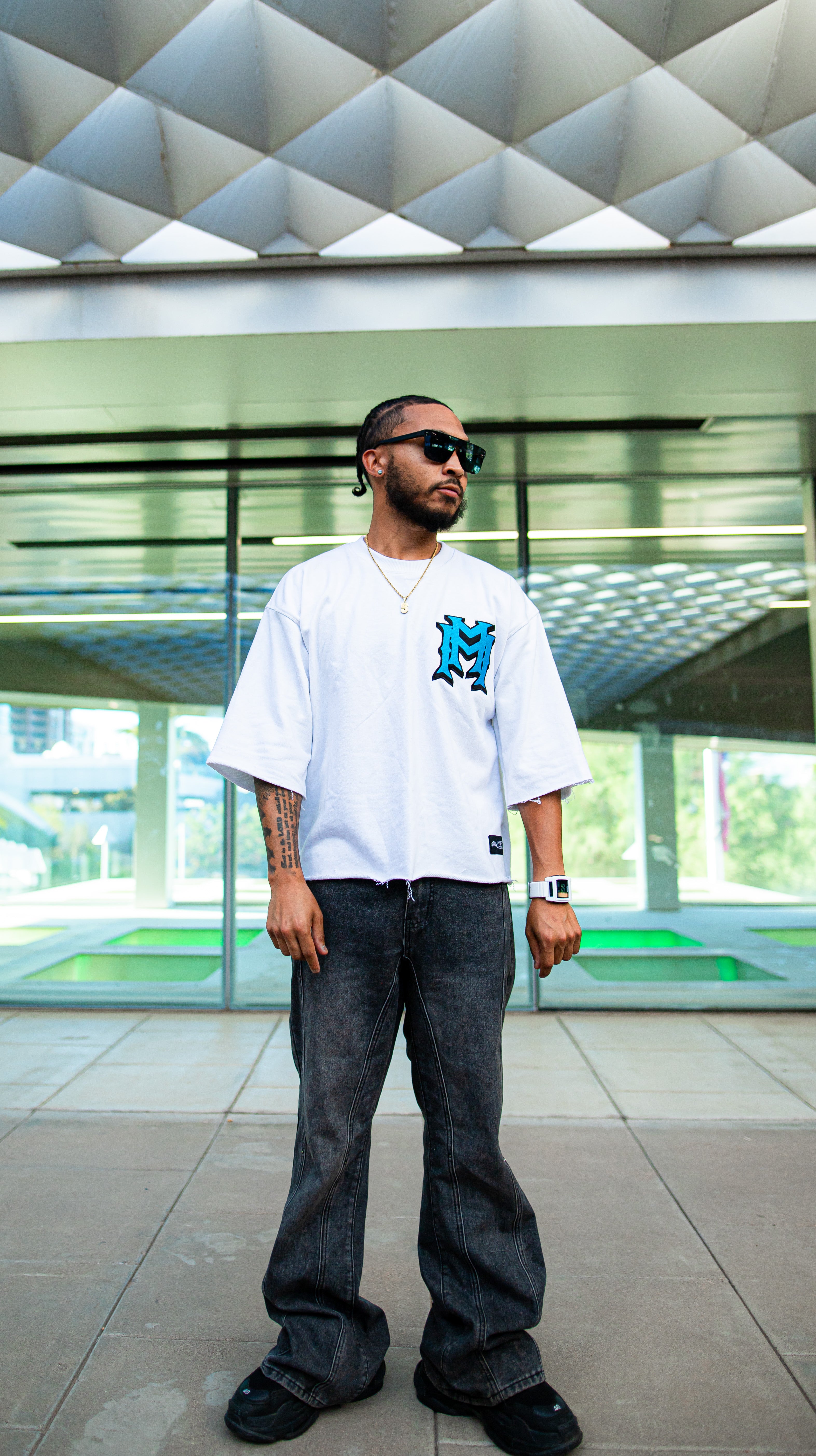 White/blue color embroidered double M drop shoulder tee