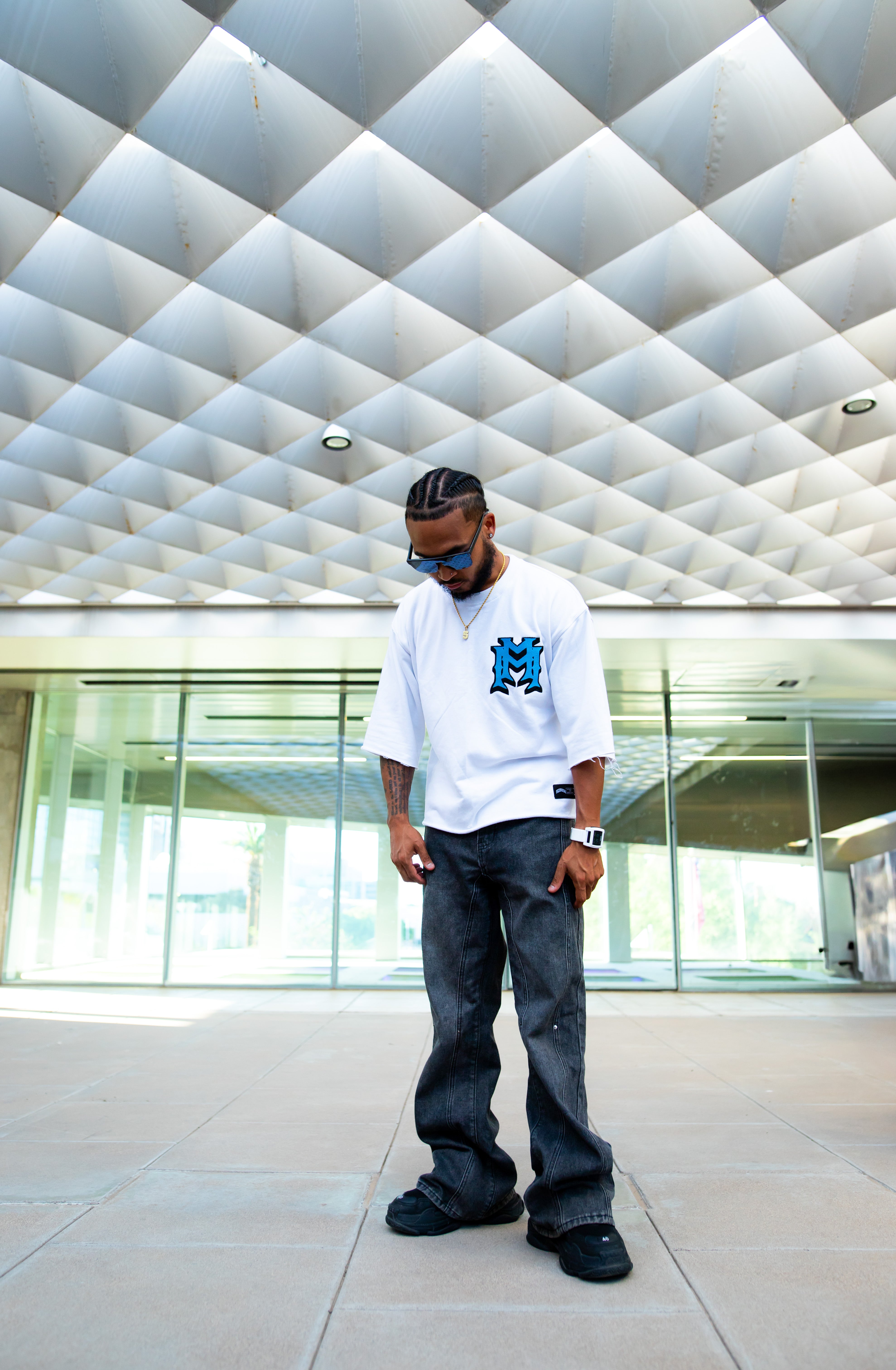 White/blue color embroidered double M drop shoulder tee