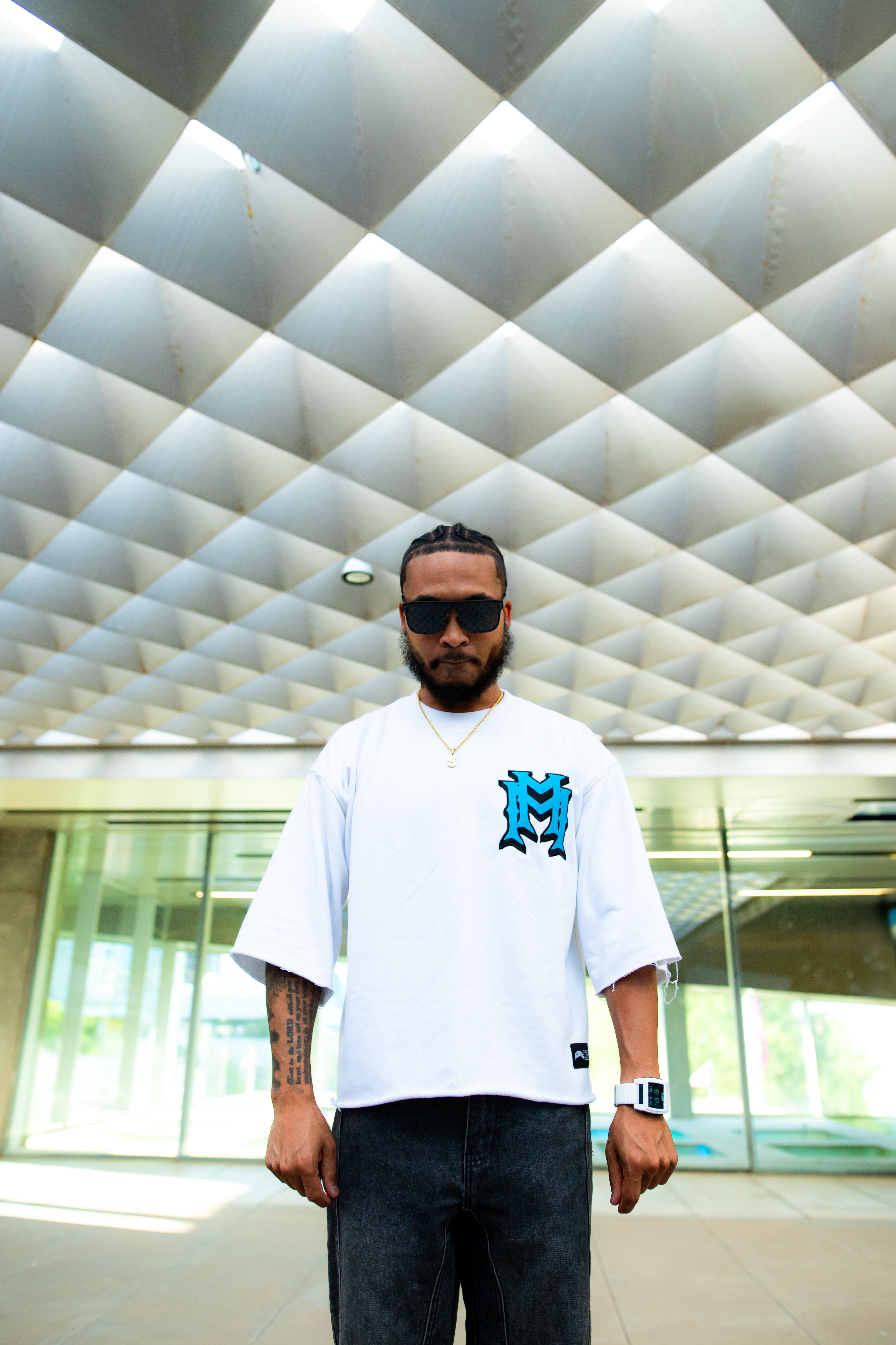 White/blue color embroidered double M drop shoulder tee